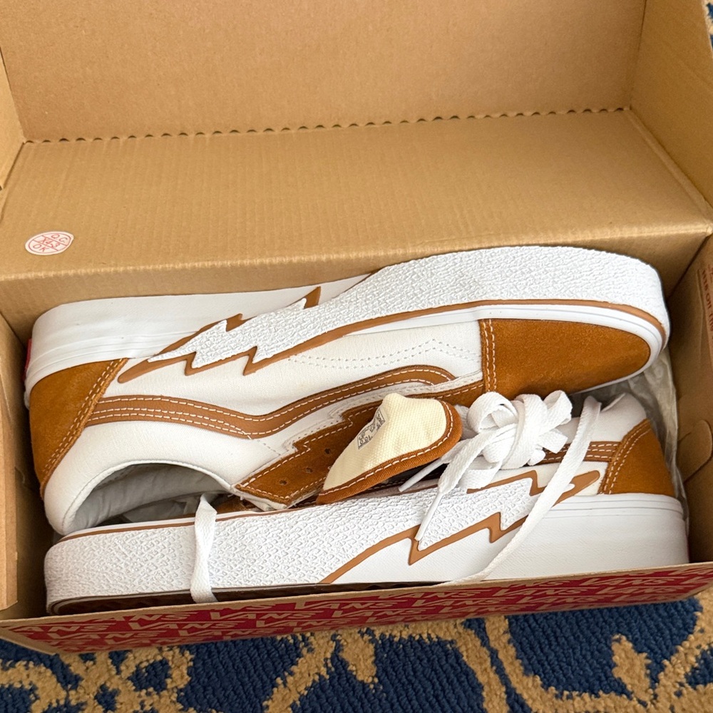Vans Men's Low-Top Casual Sneakers in White and Tan